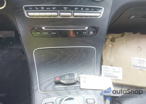 2019 Mercedes-Benz Glc 350E 4Matic z USA, uszkodzony, nr VIN WDC0G5EB7KF615853